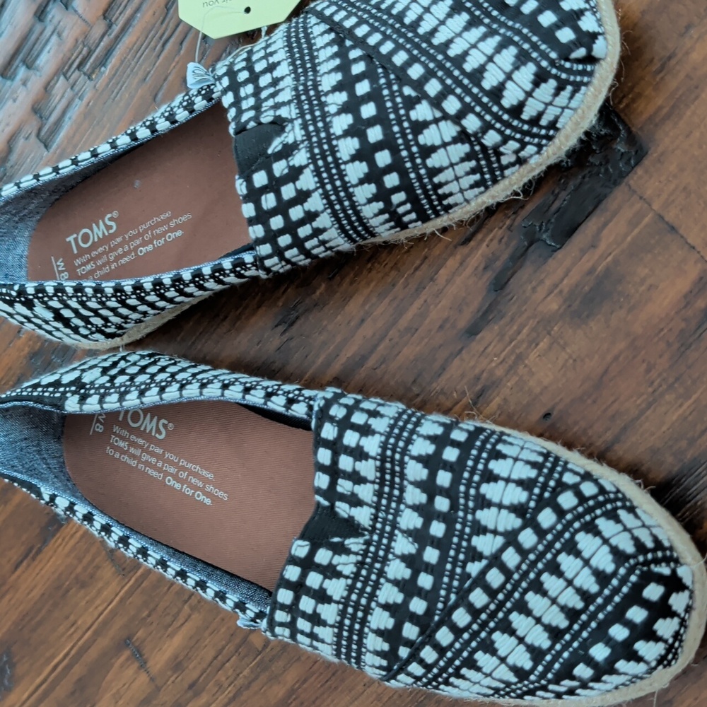 TOMS Rope Detail Black and White Espadrilles Slip On Sneakers Size 8 New - Picture 8 of 10